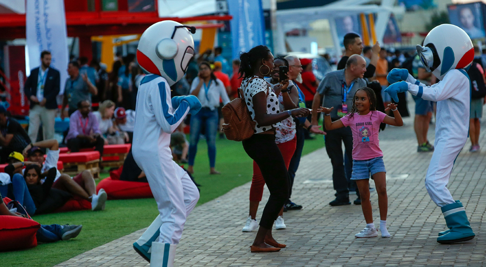 Performers entertain F1 fans in oasis areas at YAS Marina Circuit