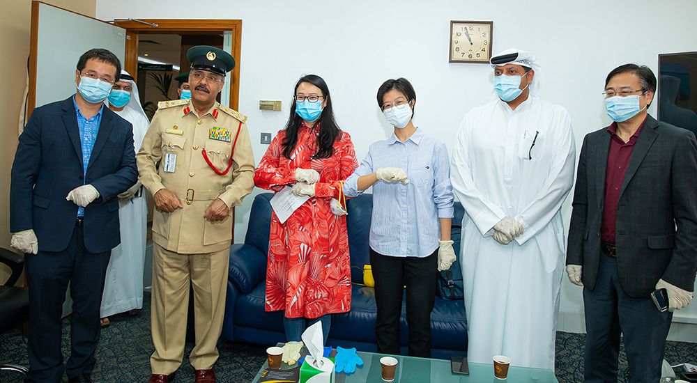 Al Fonoon Group donates 100,000 surgical face masks to Dubai Police