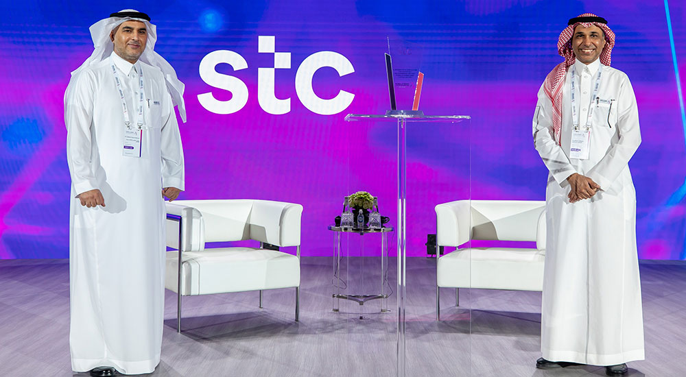 (left to right) Dr Abdullah bin Sharaf Al Ghamdi, Head of SDAIA and Nasser bin Suleiman Al-Nasser, CEO of STC Group.