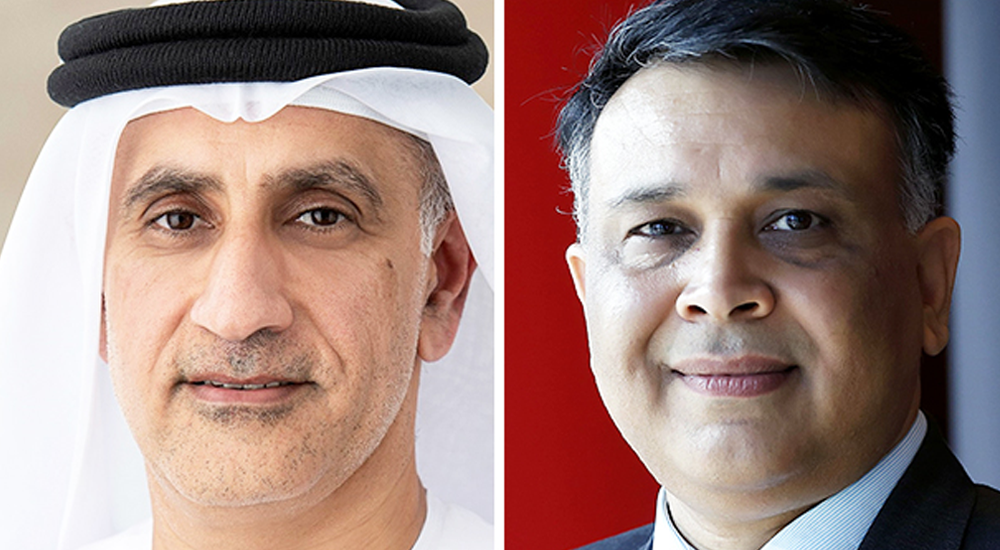 (Left to right) Ibrahim Nassir, Chief Human Resources & Shared Services Officer, du and Rahul Misra, Vice President – Business Applications, Gulf and South Africa, Oracle