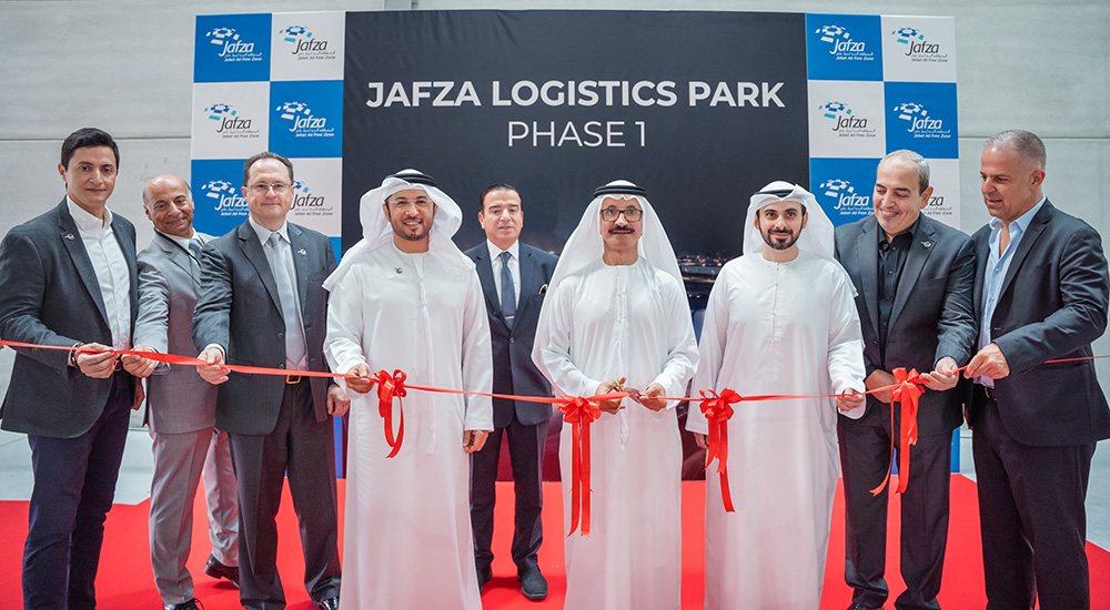 The completion of Phase 1 of Jafza Logistics Park was marked with a ribbon cutting ceremony attended by the senior leadership team of DP World including Sultan Ahmed Bin Sulayem, Group Chairman & CEO, Abdulla Bin Damithan, CEO and Managing Director of DP World GCC, Beat Simon, Global Chief Commercial Officer Logistics, Juan Sahdala, Group Chief Planning and Project Officer, and Abdulla Al Hashmi, Chief Operating Officer Parks & Zones of DP World GCC, as well as senior executives from Group Amana.